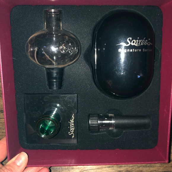 NIB Wine Aerator/Decanter “Soiree Signature Series” Boxed Gift Set - Picture 3 of 6